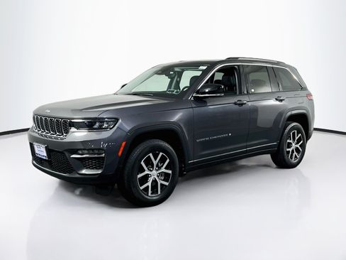 Used 2023 Jeep Grand Cherokee Limited AWD/4WD image 1