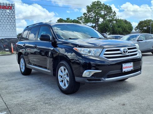 Used 2011 Toyota Highlander SE w/ Tow Pkg AWD/4WD image 2