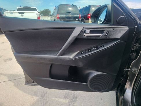 Used 2010 MAZDA MAZDA3 i Touring FWD image 11