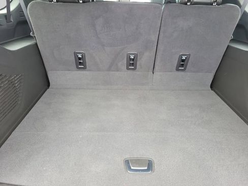 Used 2024 Chevrolet Suburban High Country AWD/4WD image 9