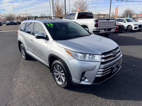 Used 2019 Toyota Highlander XLE image 4