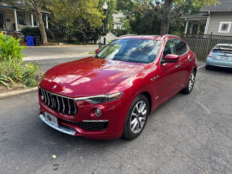 Used 2020 Maserati Levante GranLusso AWD/4WD image 3