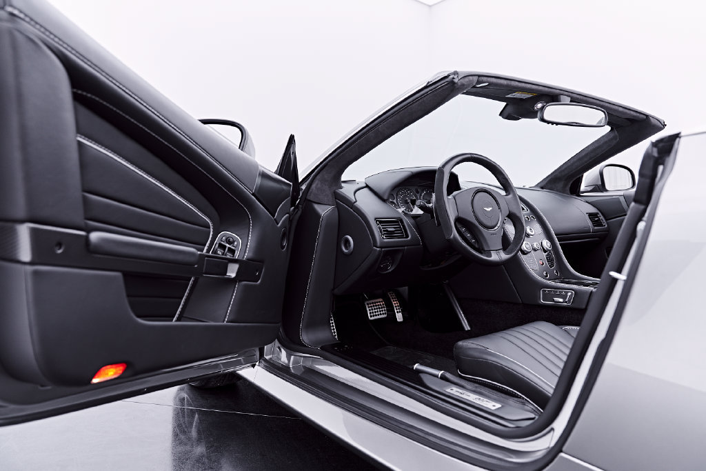 Used 2016 Aston Martin DB9 GT RWD image 49