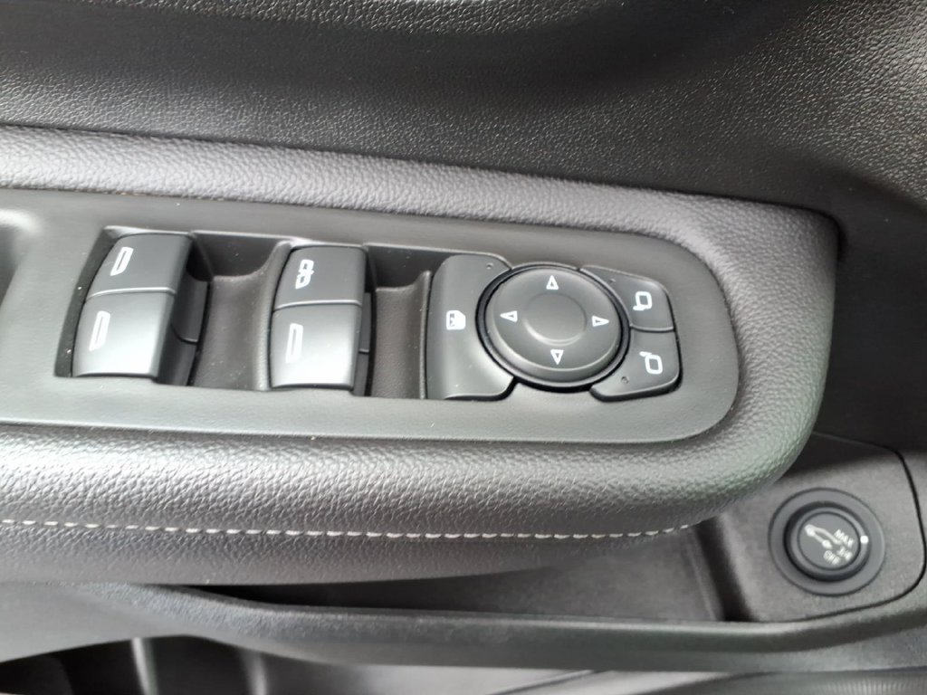 Used 2022 GMC Terrain SLE w/ Driver Convenience Package AWD/4WD image 14