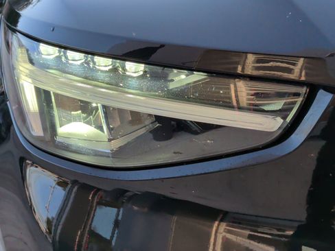 Used 2025 Volvo XC40 B5 Core image 11