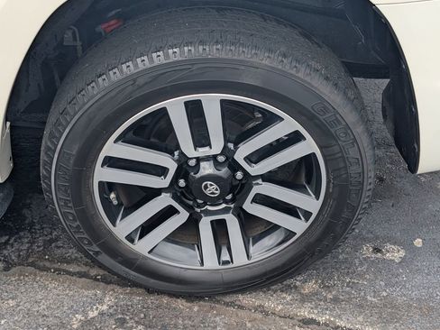 Used 2021 Toyota 4Runner Limited image 23