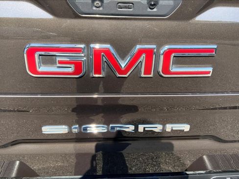 Used 2021 GMC Sierra 1500 SLT w/ SLT Premium Package AWD/4WD image 31