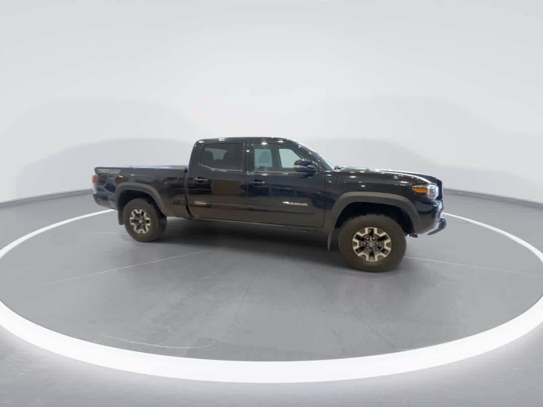 Used 2022 Toyota Tacoma TRD Off-Road w/ TRD Premium Off Road Package AWD/4WD image 2