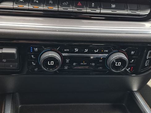 Used 2024 Chevrolet Silverado 1500 High Country AWD/4WD image 31