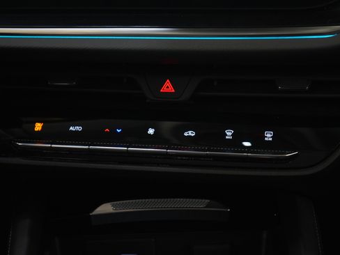 Used 2024 Buick Envision Preferred image 18