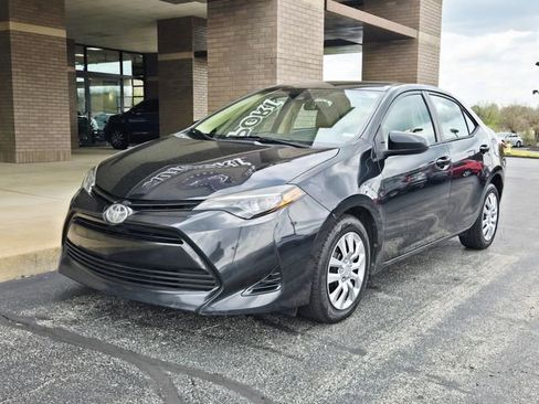 Used 2017 Toyota Corolla LE image 3