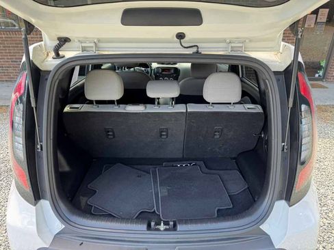 Used 2016 Kia Soul FWD image 12