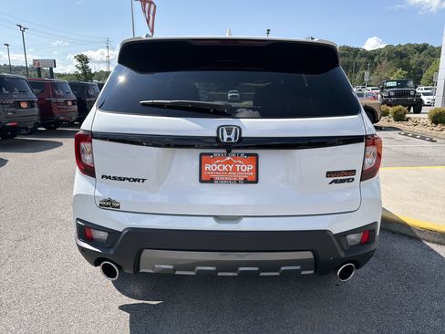 Used 2025 Honda Passport TrailSport image 9