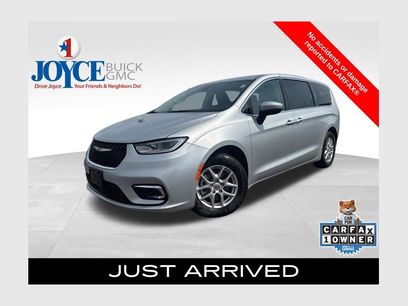 Used 2023 Chrysler Pacifica Touring-L