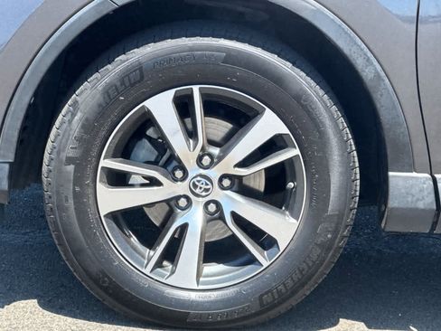 Used 2018 Toyota RAV4 XLE AWD/4WD image 29