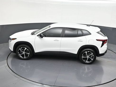 Used 2026 Chevrolet Trax RS FWD image 16