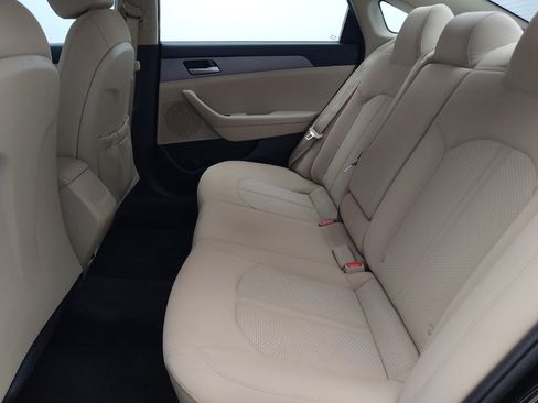 Used 2019 Hyundai Sonata SE w/ Winter Weather Package FWD image 18
