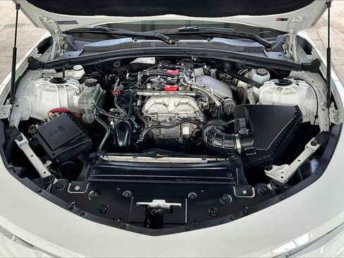 Used 2018 Chevrolet Camaro LT RWD image 26