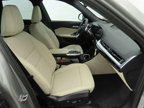 Used 2025 BMW X1 xDrive28i w/ Premium Package image 21