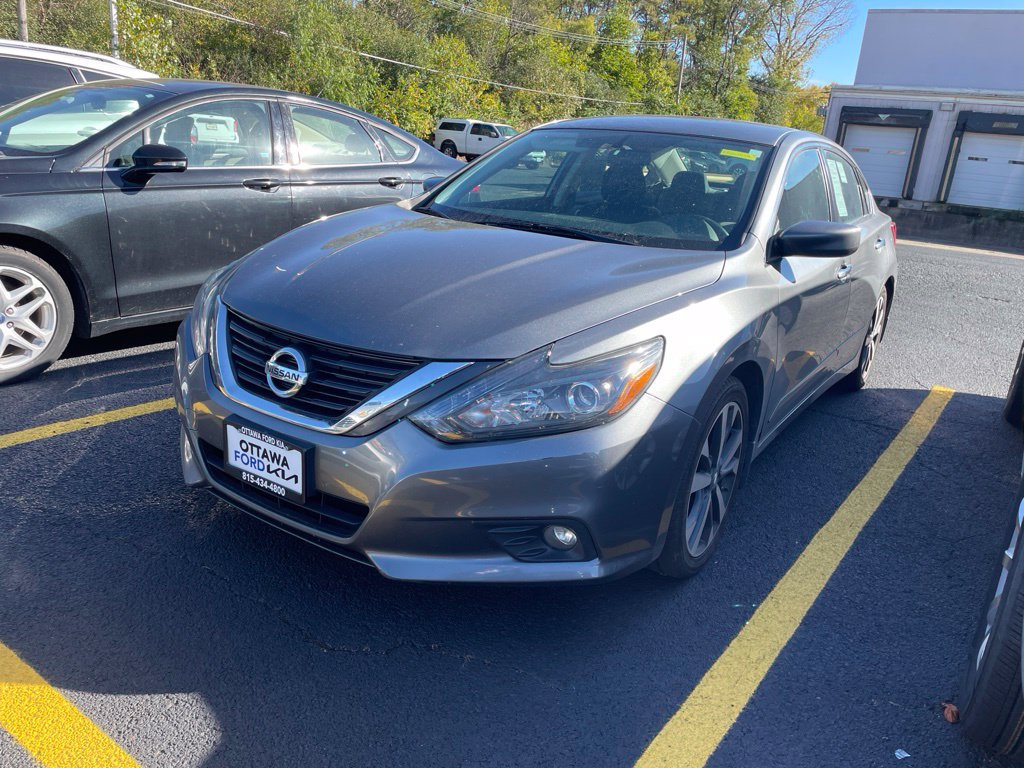 Used 2016 Nissan Altima 3.5 SR FWD image 2