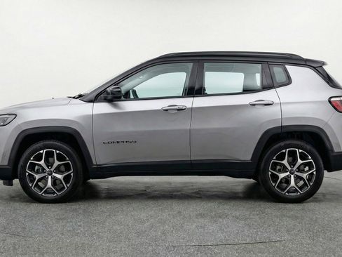 Used 2025 Jeep Compass Limited image 4