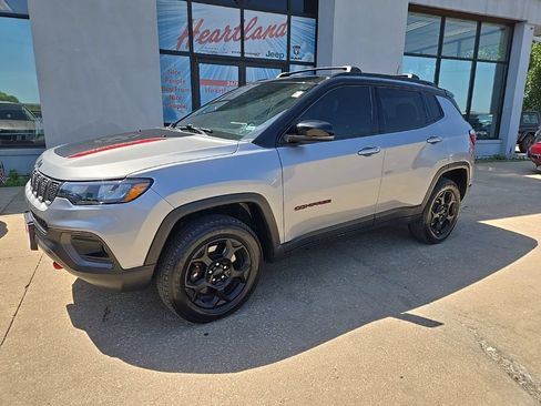 Used 2023 Jeep Compass Trailhawk AWD/4WD image 3