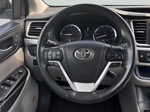 Used 2014 Toyota Highlander Limited w/ Driver Technology Package AWD/4WD image 9