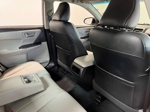 Used 2016 Toyota Camry SE FWD image 14