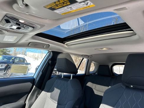 Certified 2023 Toyota Corolla Cross LE w/ Moonroof Package image 40