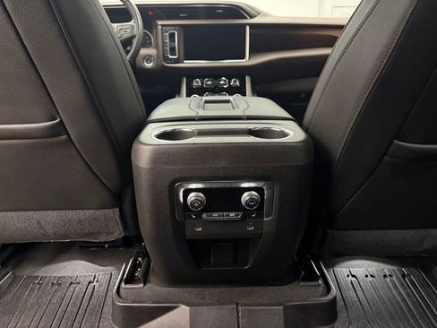 Used 2021 GMC Yukon Denali AWD/4WD image 23