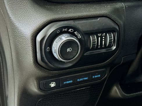 Used 2021 Jeep Wrangler Unlimited Sahara w/ Cold Weather Group image 15