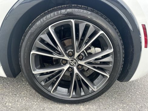 Used 2025 Toyota Prius XLE image 29