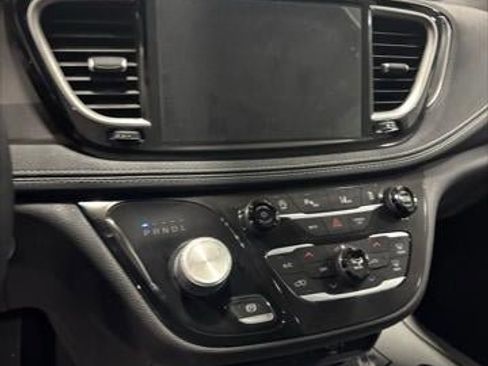 New 2026 Chrysler Pacifica Select image 36