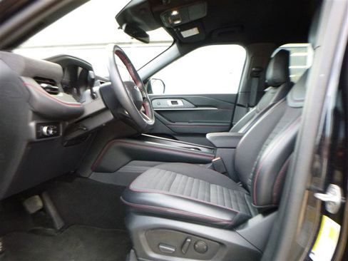 Used 2025 Ford Explorer ST-Line w/ ST-Line Street Pack AWD/4WD image 5