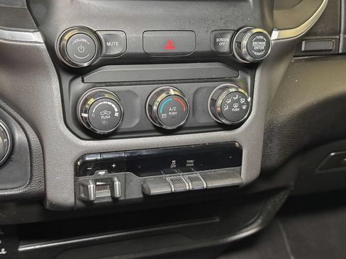 Used 2024 RAM 2500 Big Horn AWD/4WD image 39
