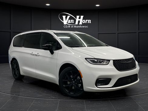New 2026 Chrysler Pacifica Select w/ S Appearance Package FWD image 1