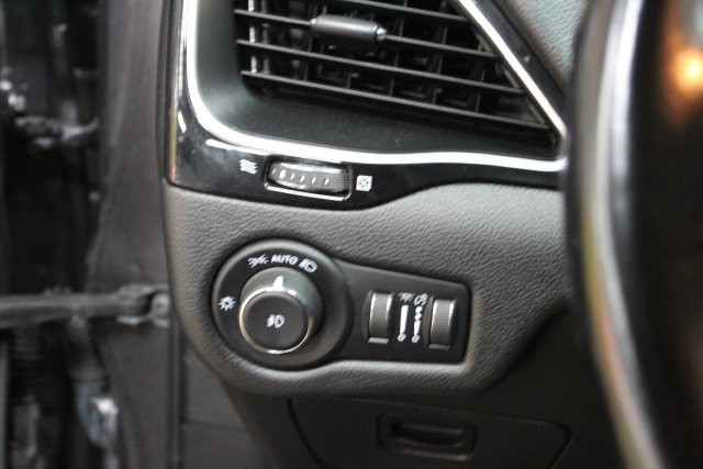 Used 2021 Jeep Cherokee Latitude Lux AWD/4WD image 15