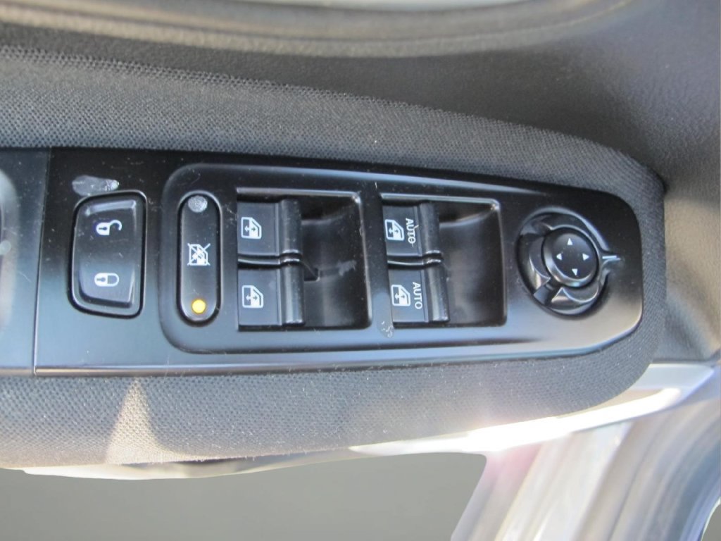 Used 2020 Jeep Renegade Latitude AWD/4WD image 11