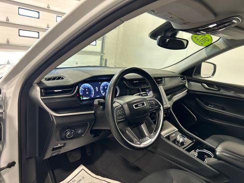 Used 2022 Jeep Grand Cherokee L Laredo w/ Luxury Tech Group I image 17