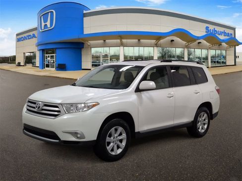Used 2013 Toyota Highlander Plus image 4