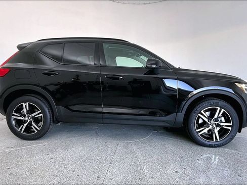 New 2026 Volvo XC40 B5 Core w/ Protection Package Premier AWD/4WD image 7