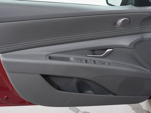 Used 2025 Hyundai Elantra SEL FWD image 34