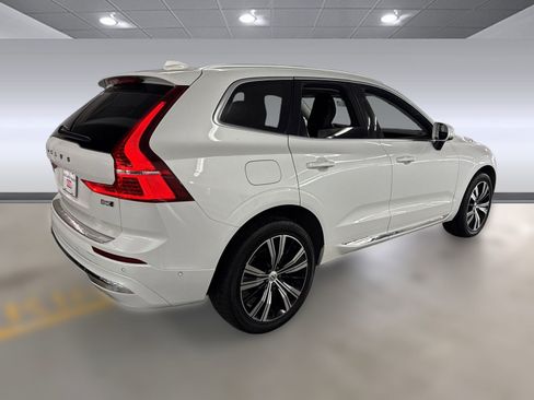 Used 2023 Volvo XC60 B5 Plus image 9