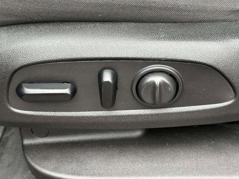 Used 2021 Chevrolet Traverse LT image 23