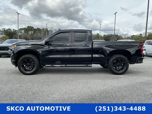 Used 2020 Chevrolet Silverado 1500 Custom w/ Custom Value Package image 2