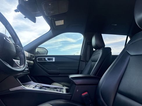 Used 2020 Ford Explorer XLT w/ Equipment Group 202A image 44