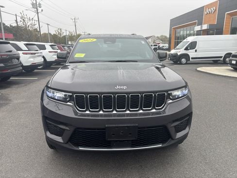 Used 2024 Jeep Grand Cherokee Laredo X w/ Luxury Tech Group I AWD/4WD image 3