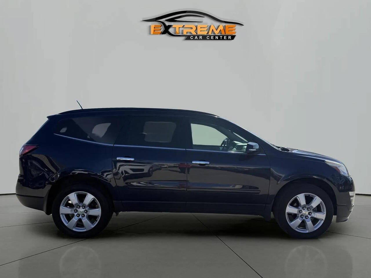 Used 2017 Chevrolet Traverse LT w/ Style and Technology Package FWD image 7