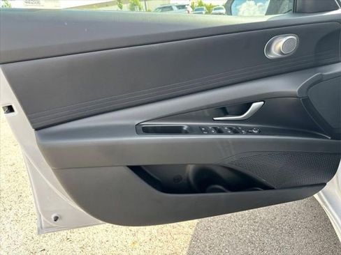 New 2025 Hyundai Elantra Blue image 18