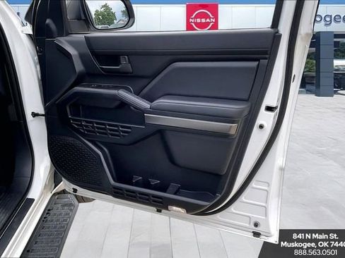 Used 2025 Toyota 4Runner SR5 AWD/4WD image 27